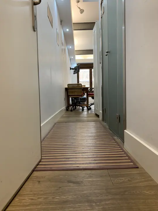 Pasillo con tarima de madera · 2020