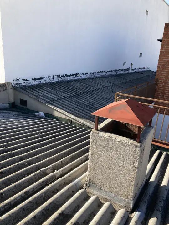 Chimenea sobre cubierta de fibrocemento · 2023