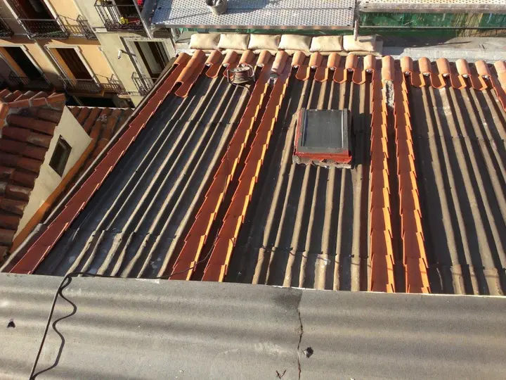 Colocación de la placa bajo teja · 2013
