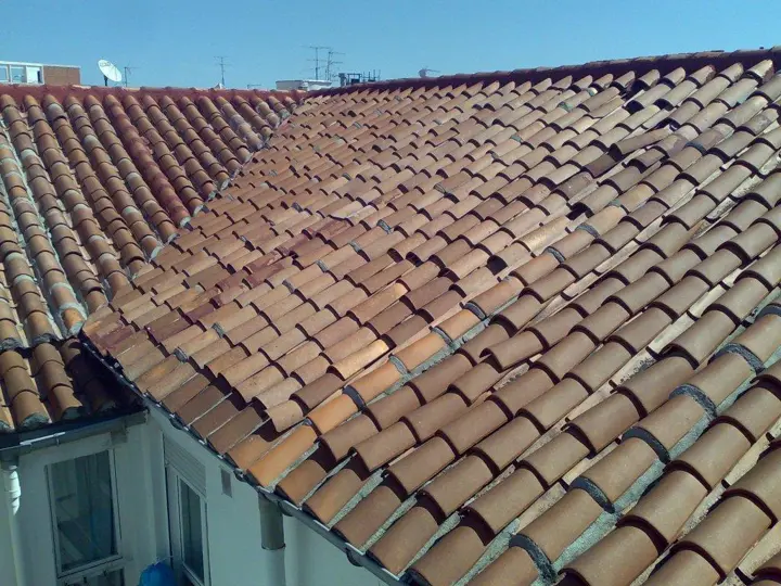 Teja deteriorada antes de la obra · 2011